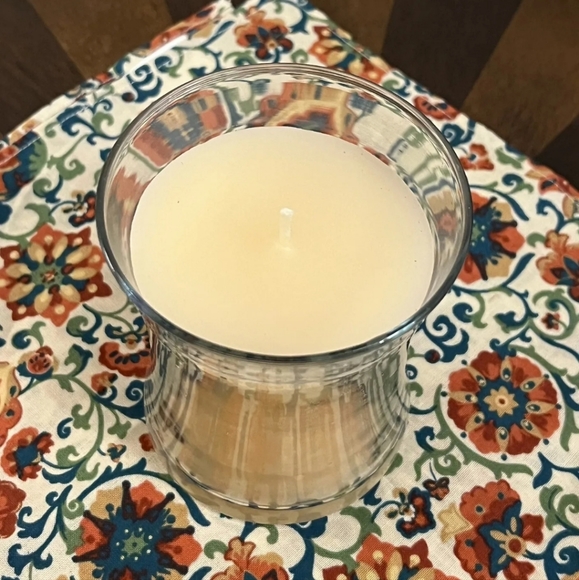 Belize Warm Vanilla Cream candle New Celebrating Home, 60 hours burn time 13 oz - Picture 2 of 4